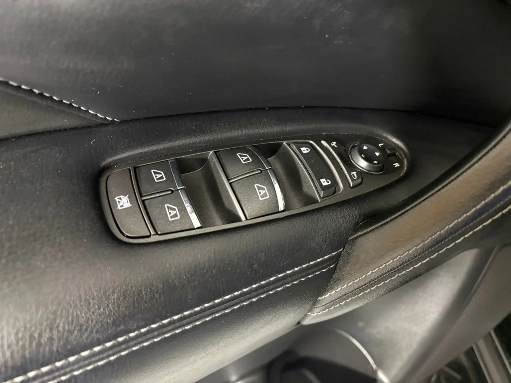 Used 2023 Black INFINITI LUXE image 18