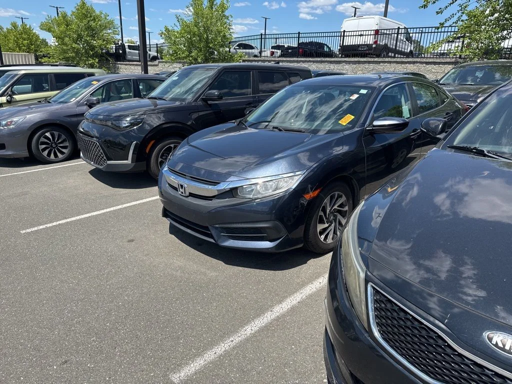 Used 2016  Honda EX image 2