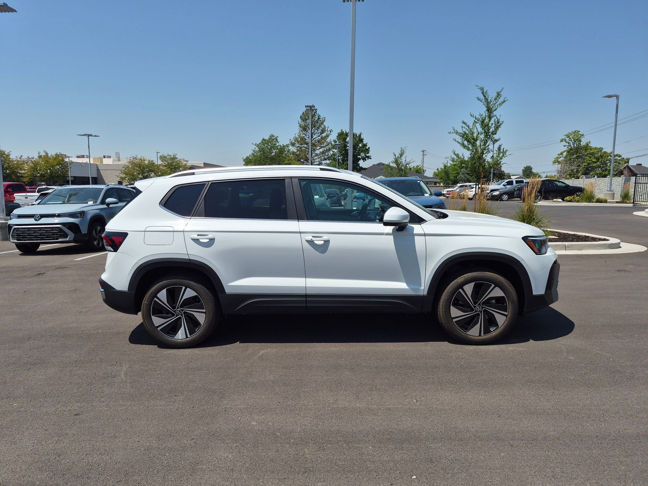 New 2026 Pure White Volkswagen SE image 2