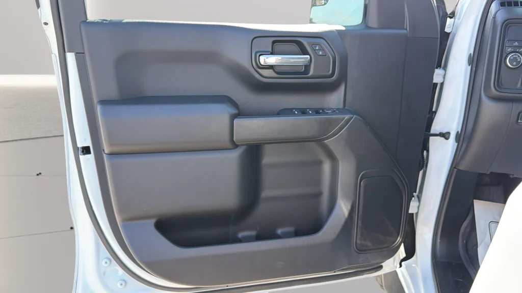 Used 2024 White Chevrolet Custom image 20