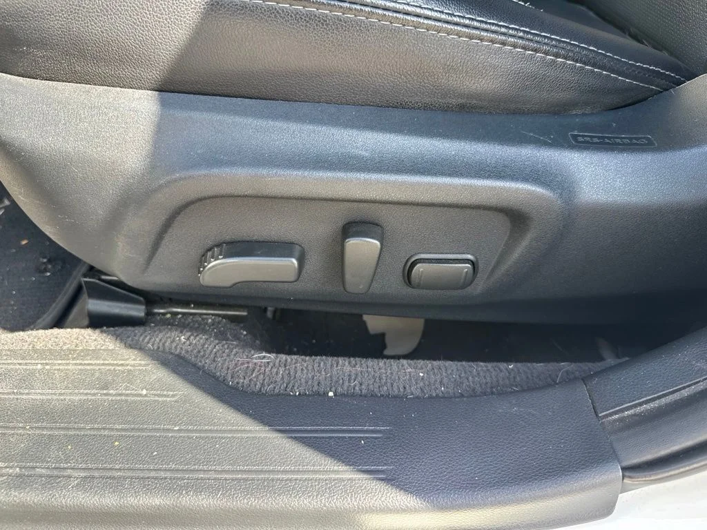 Used 2018 White Subaru 2.5i image 7