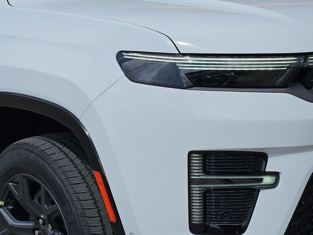 New 2026 Bright White Clear-Coat Exterior Paint Jeep Limited Altitude image 8