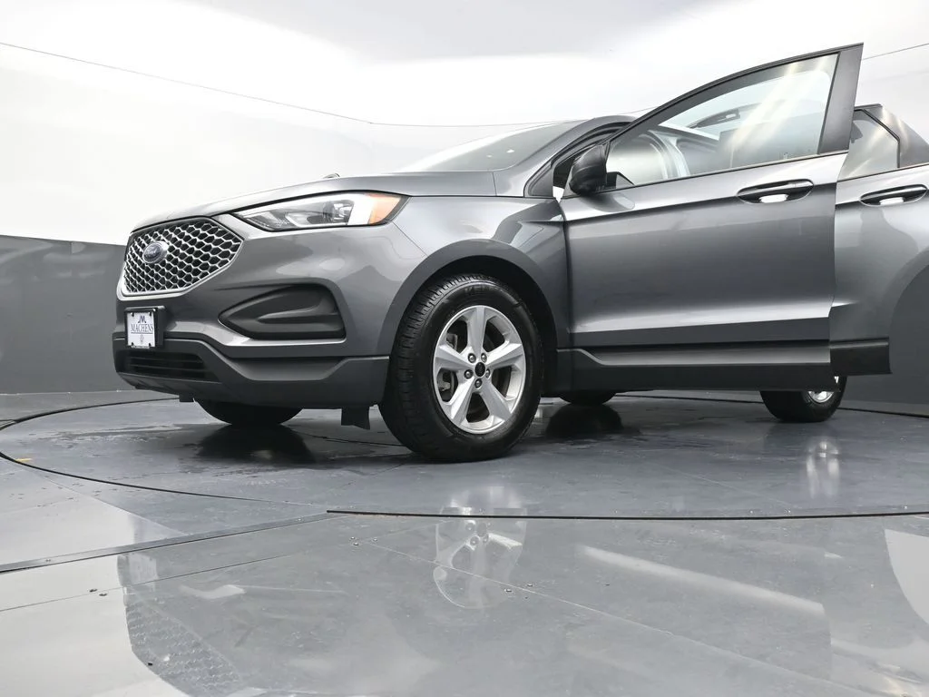 Used 2023 Gray Ford SE image 33