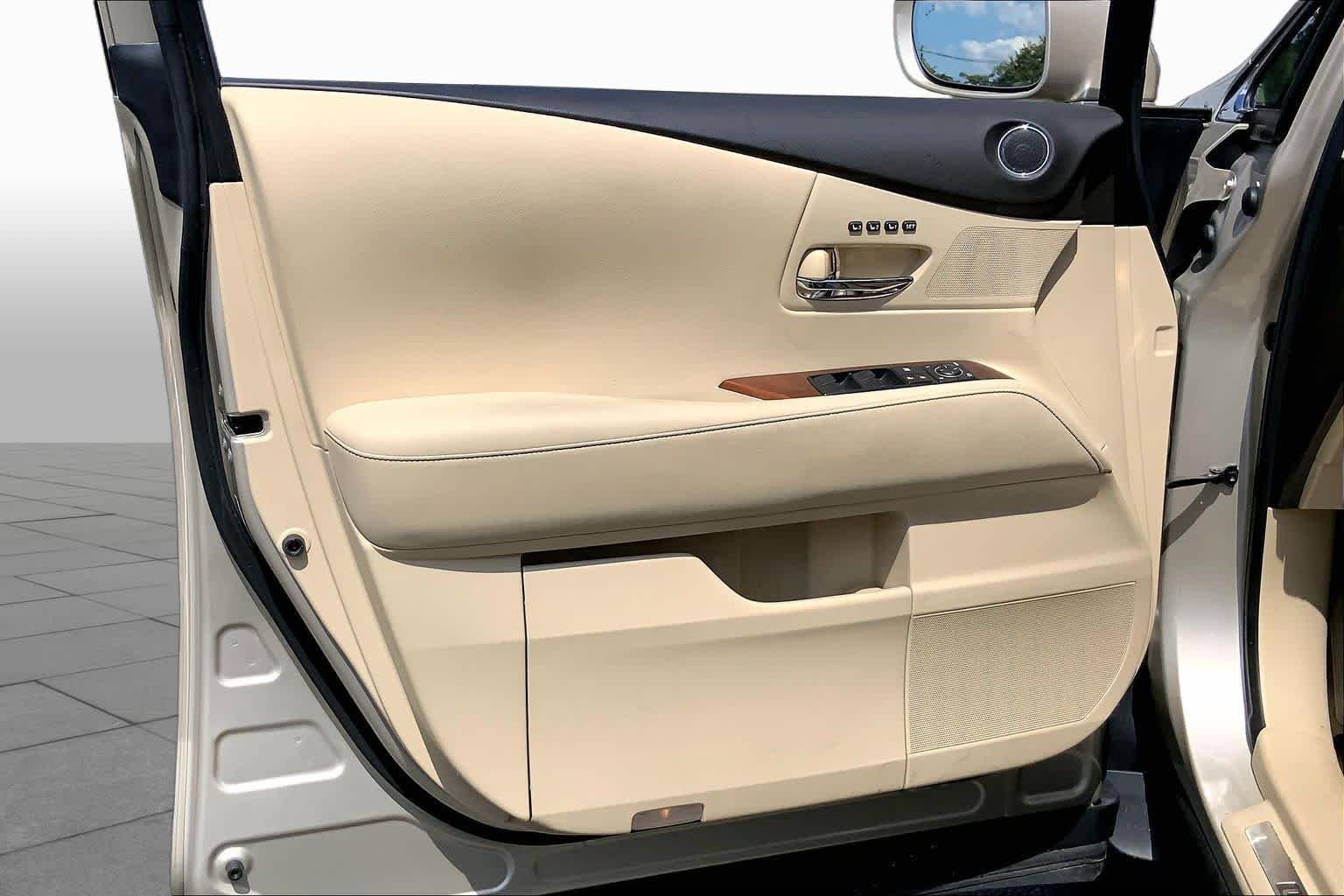 Used 2015 Satin Cashmere Metallic Lexus  image 22