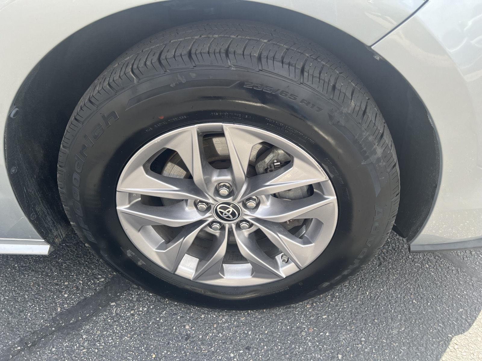 2021 Toyota Sienna LE - Photo 11