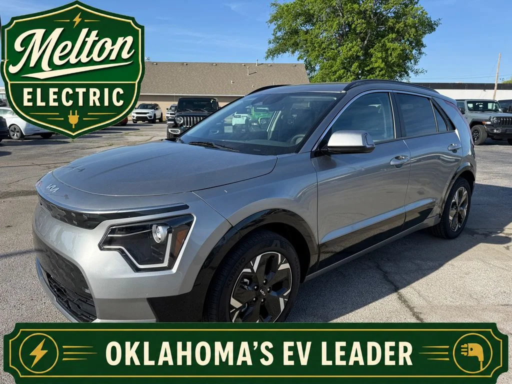 Used 2024 Gray Kia Wind image 1
