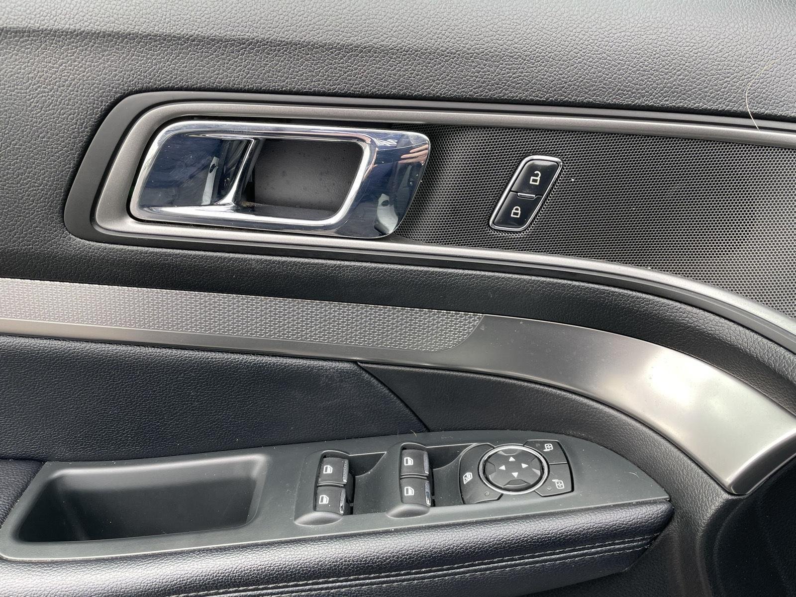 Certified Used 2018 Oxford White Ford XLT image 10
