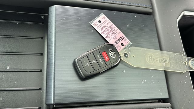 2025 Toyota Tundra Platinum - Photo 39