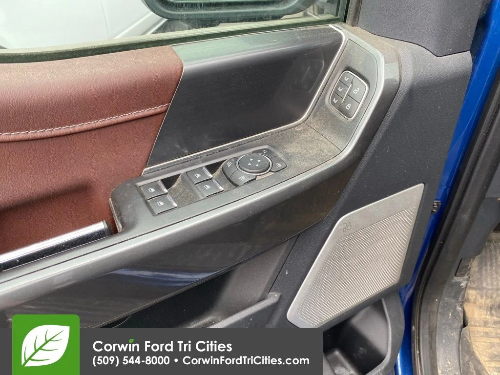 Used 2022  Ford  image 5