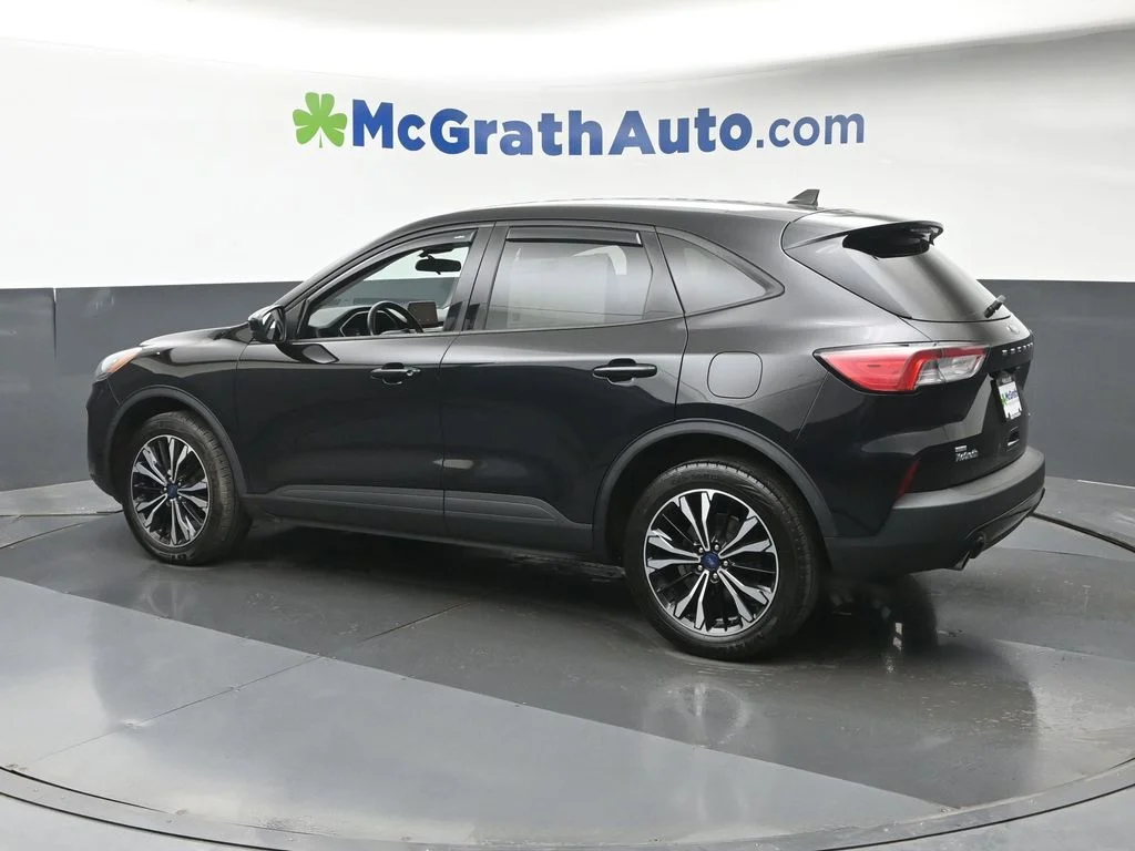 Used 2022 Black Ford SE image 24