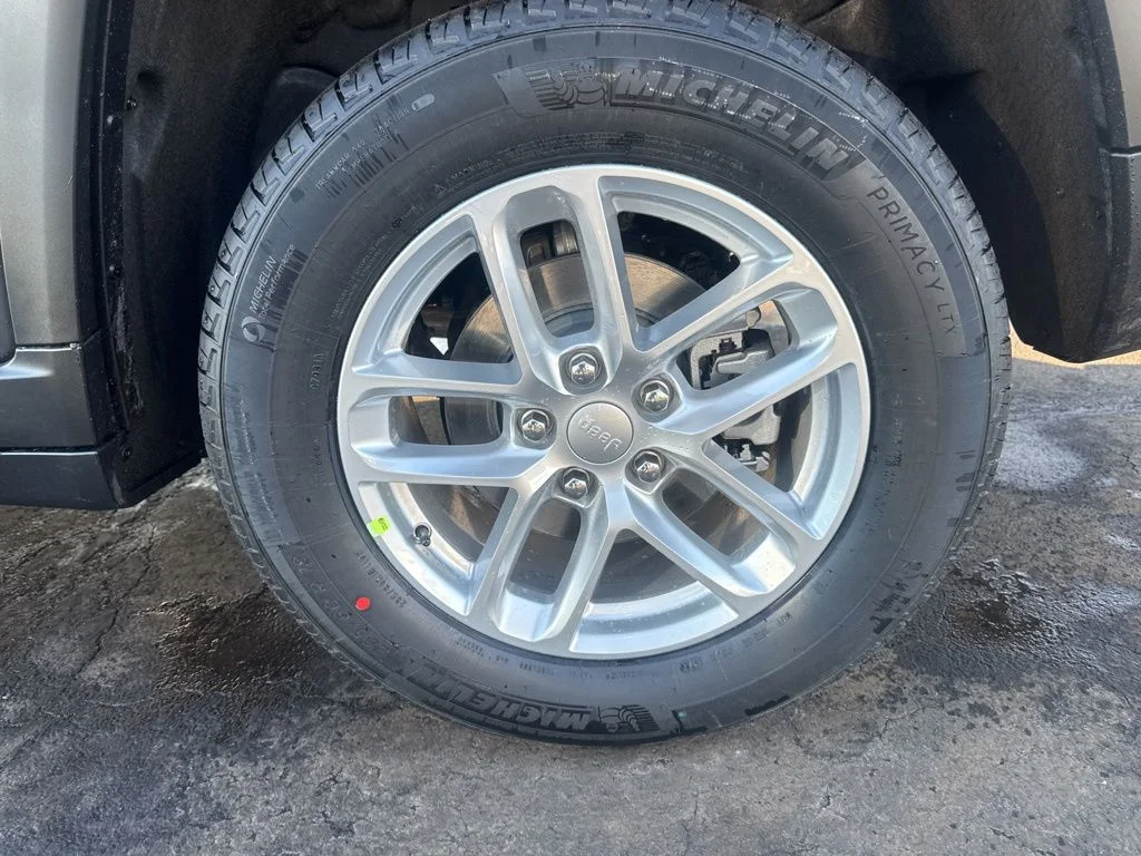 New 2026 Baltic Gray Metallic Clearcoat Jeep Laredo X image 35