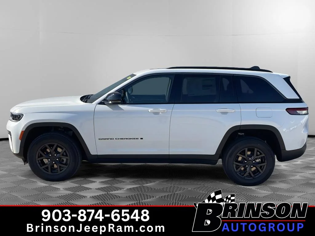 New 2027 Bright White Clear-Coat Paint Jeep Laredo Altitude image 3