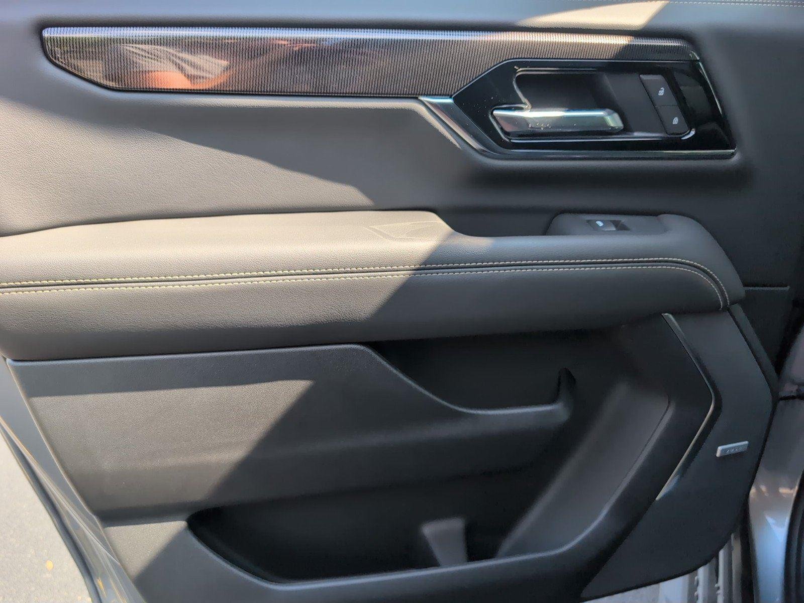 New 2026 Sterling Metallic GMC Elevation image 39