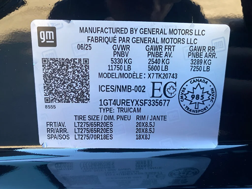 Used 2025 Onyx Black GMC Denali image 30
