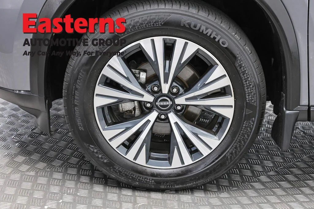 Used 2023 Gray Nissan SV image 32