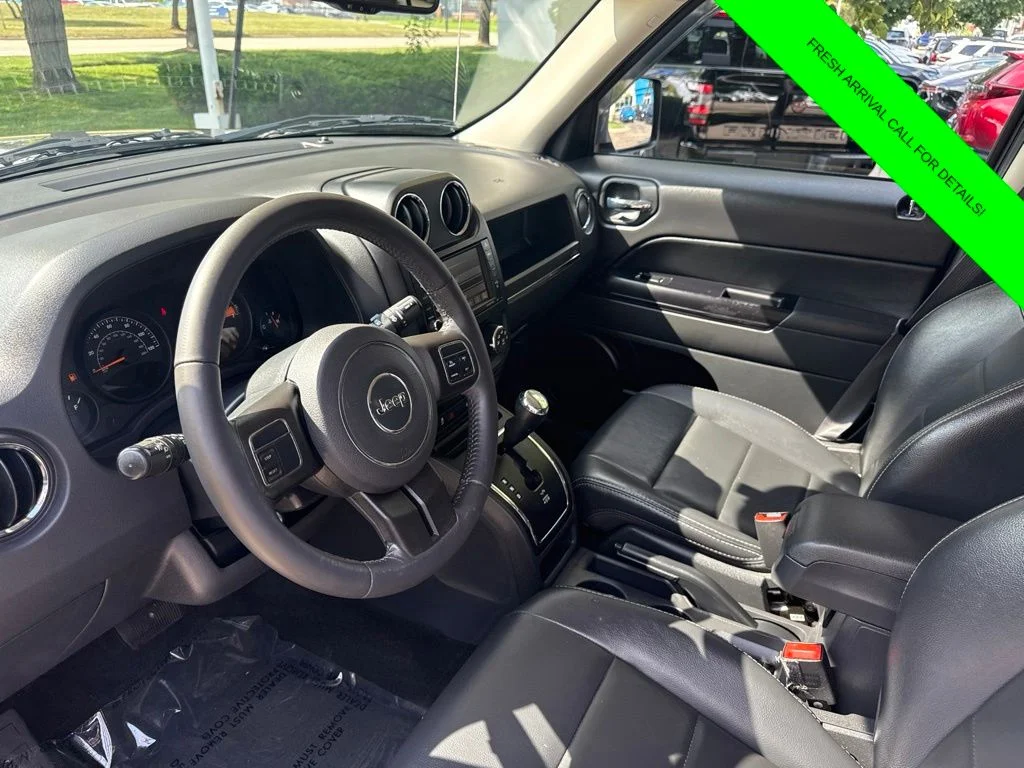 Used 2016 Crystal Metallic Jeep Latitude image 16