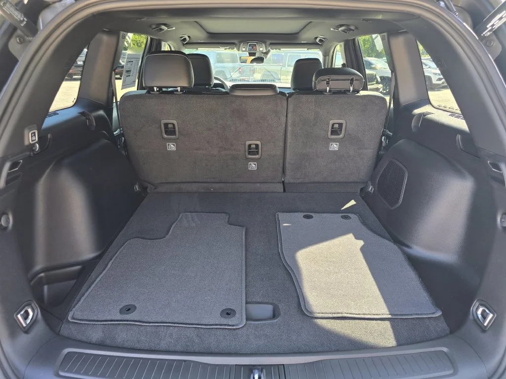 New 2027 Gray Jeep Limited image 13
