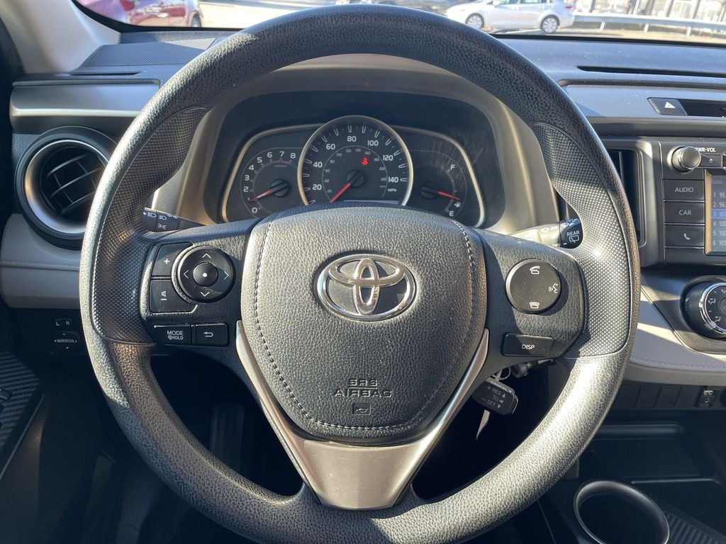 Used 2015 Silver Toyota LE image 16