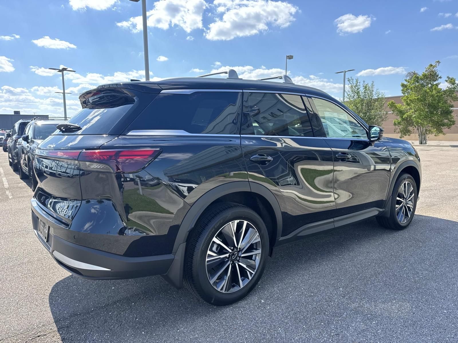 New 2027 MINERAL BLACK INFINITI Luxe AWD image 4