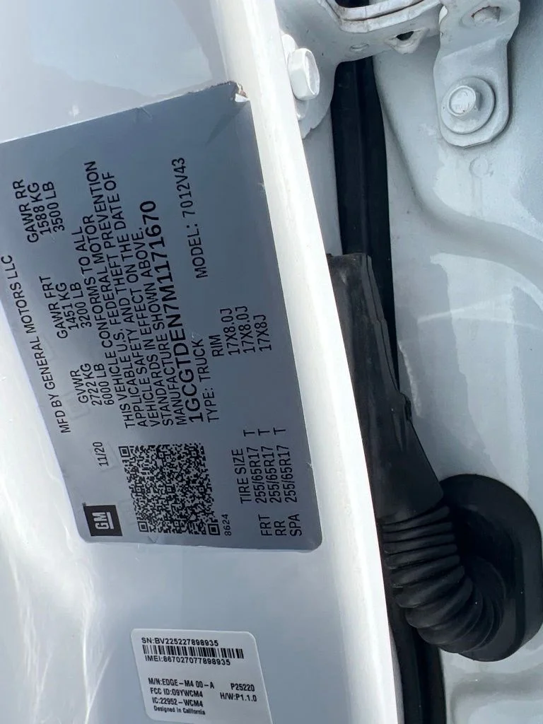 Used 2021 White Chevrolet Z71 image 29