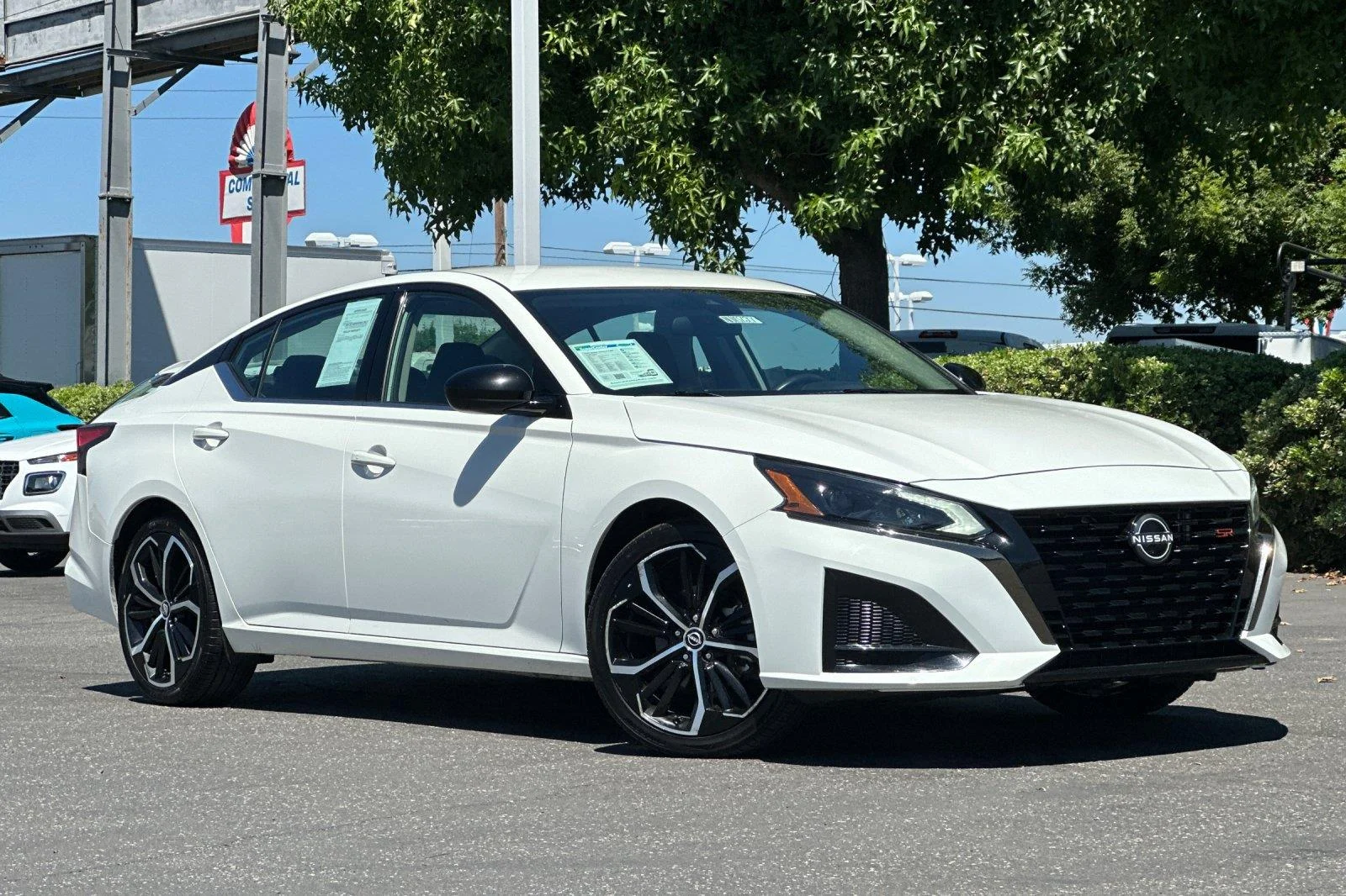 Used 2024 Glacier White Nissan 2.5 SR image 2