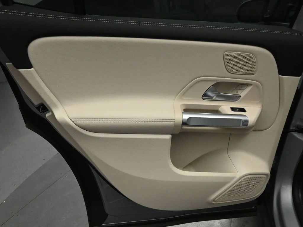 Used 2024 Cirrus Silver Metallic Mercedes-Benz 300 image 24