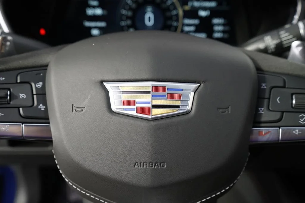 Used 2021 WAVE METALLIC Cadillac V-Series image 35