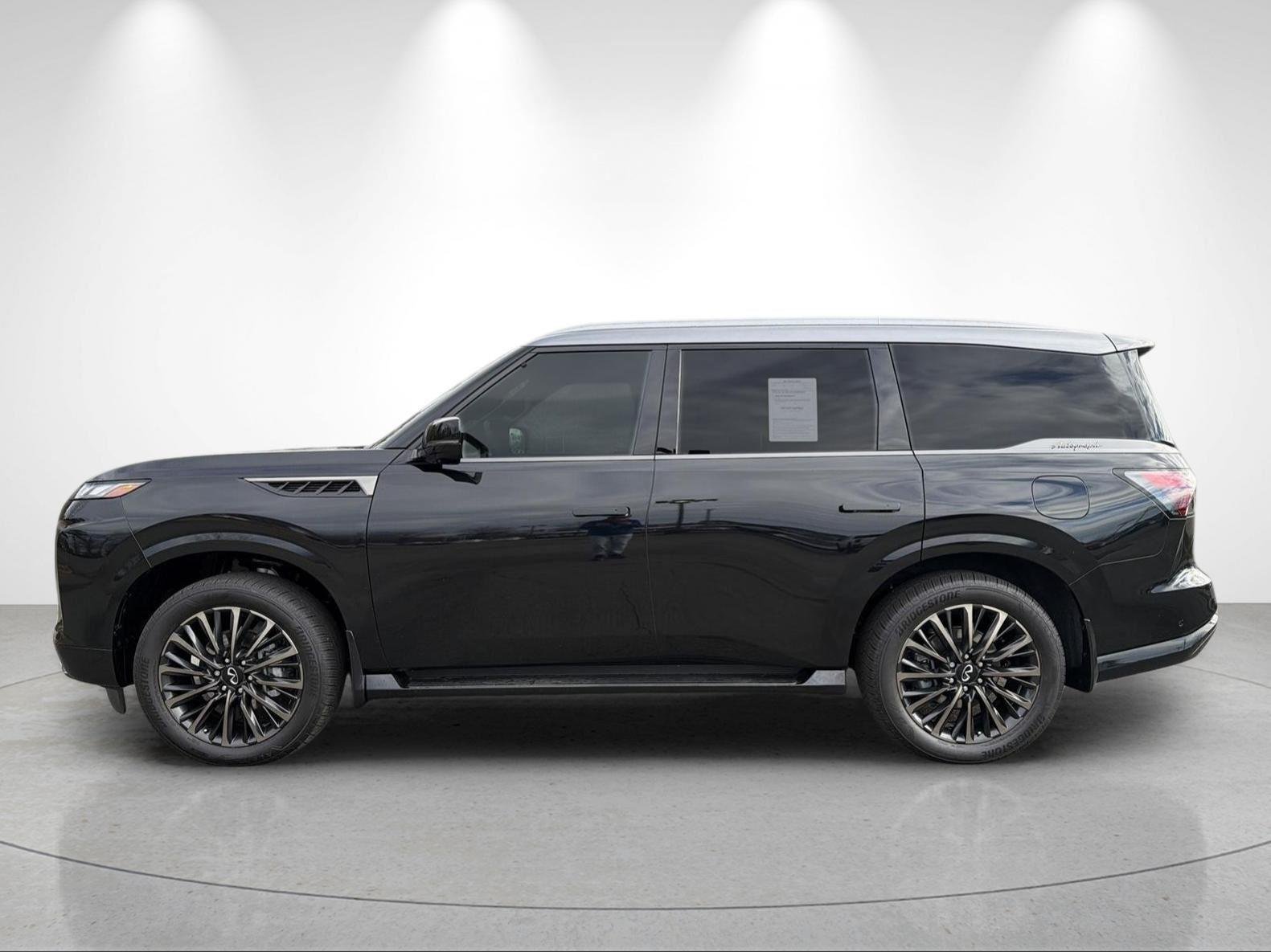 Used 2026 Mineral Black/Graphite Shadow INFINITI AUTOGRAPH image 2