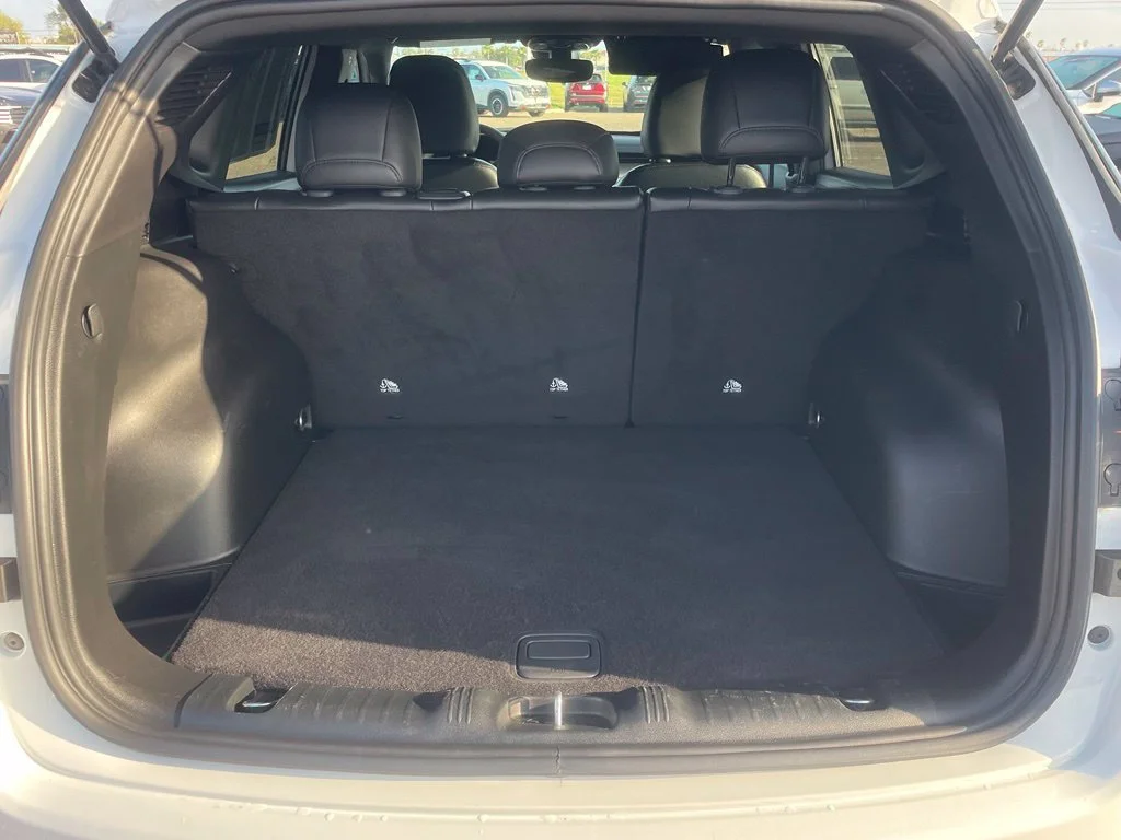 Used 2026 White Jeep Latitude image 5