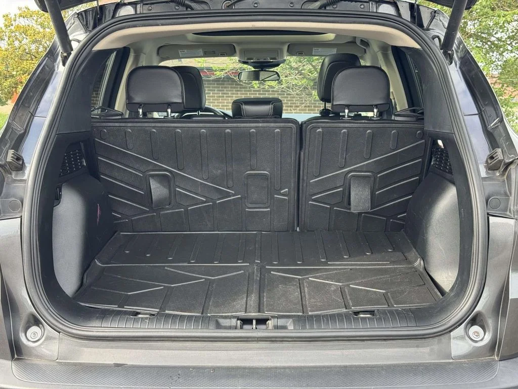 Used 2020 Gray Ford SE Sport image 29