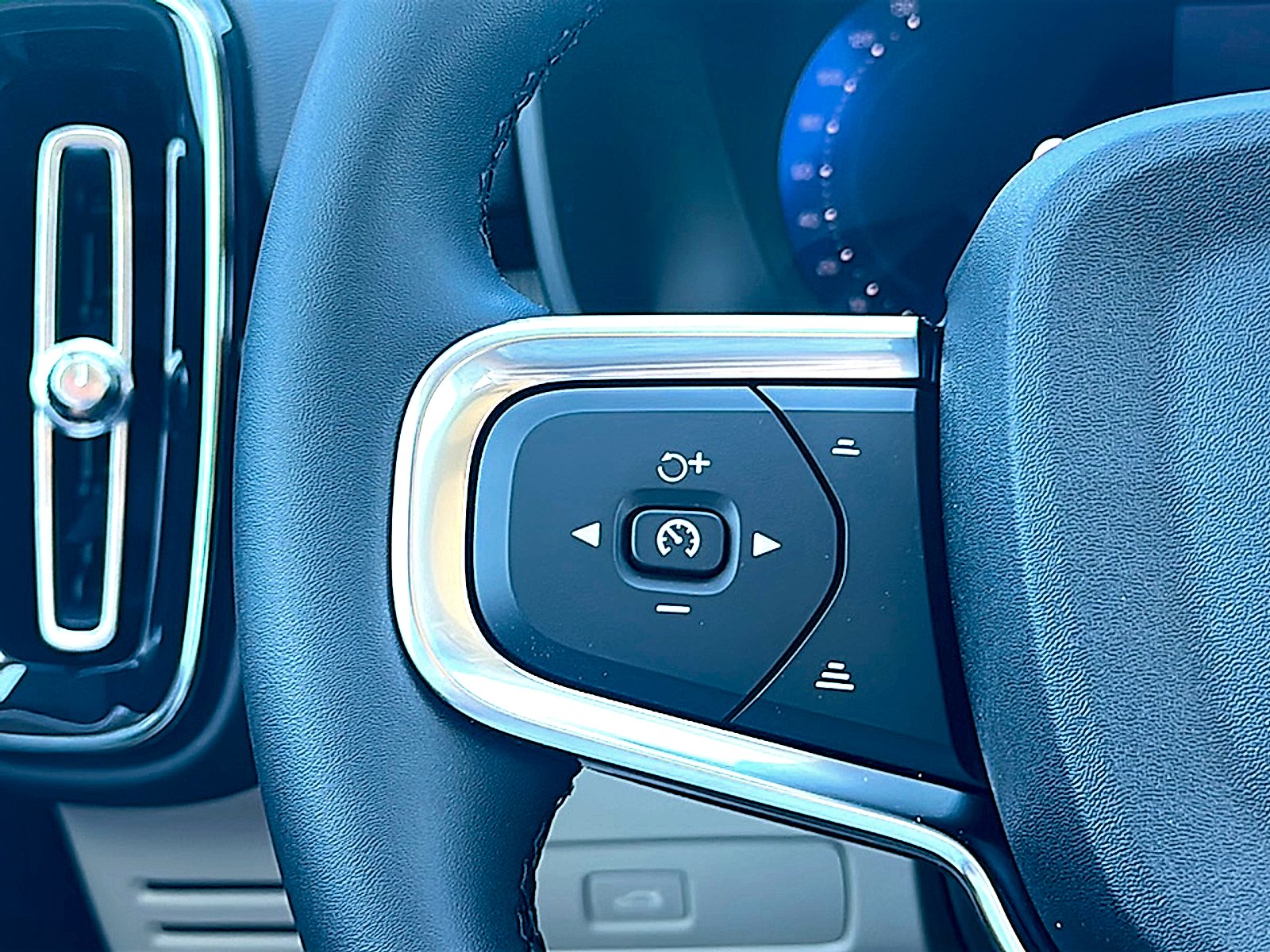 New 2026 Vapour Grey Volvo Plus image 20