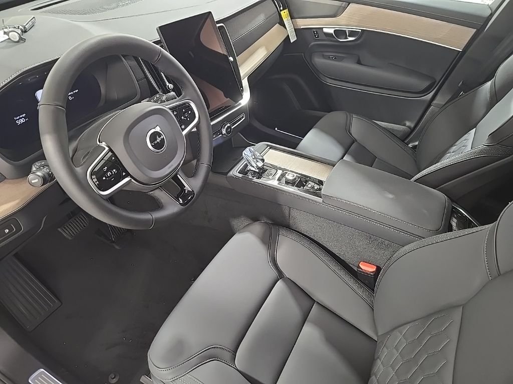 2026 Volvo XC90 Plus - Photo 22