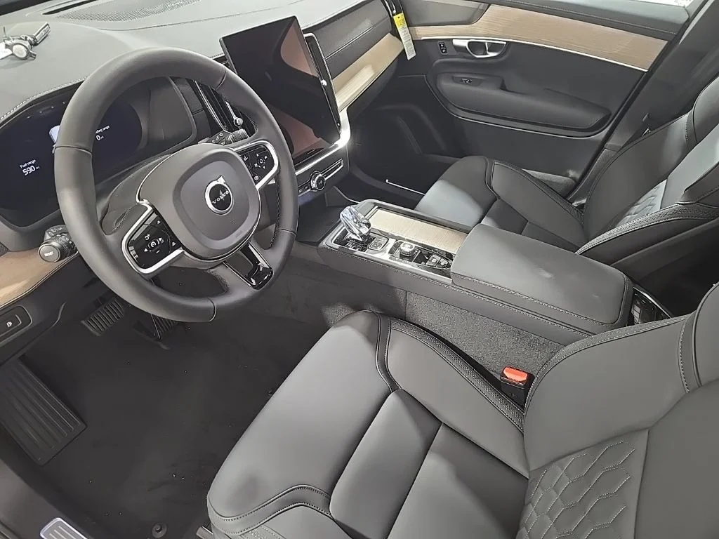 2026 Volvo XC90 Plus - Photo 22