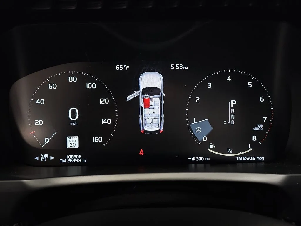 Used 2017 Black Volvo T6 R-Design image 21