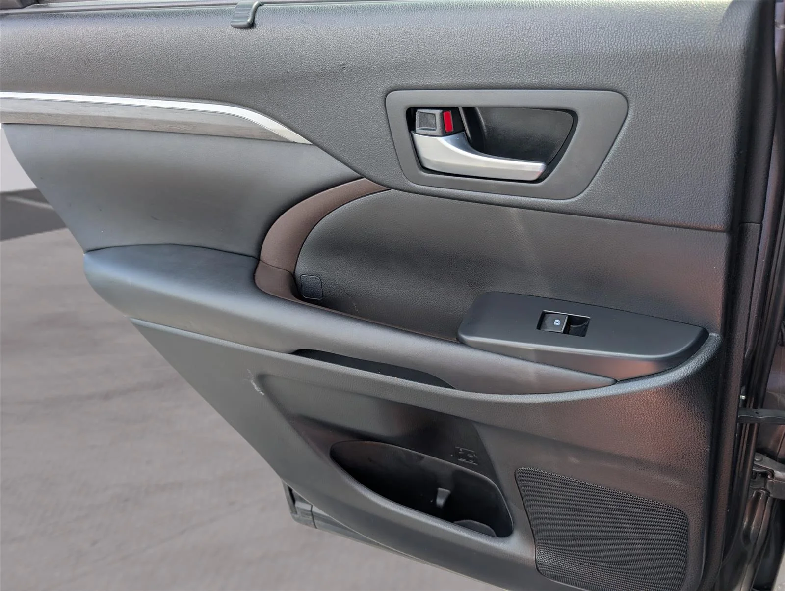 Used 2017 Predawn Gray Mica Toyota Limited image 31