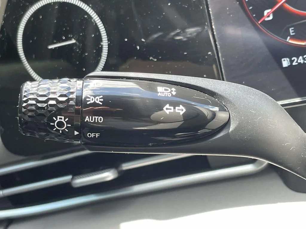 Used 2023 Black Hyundai SEL image 21
