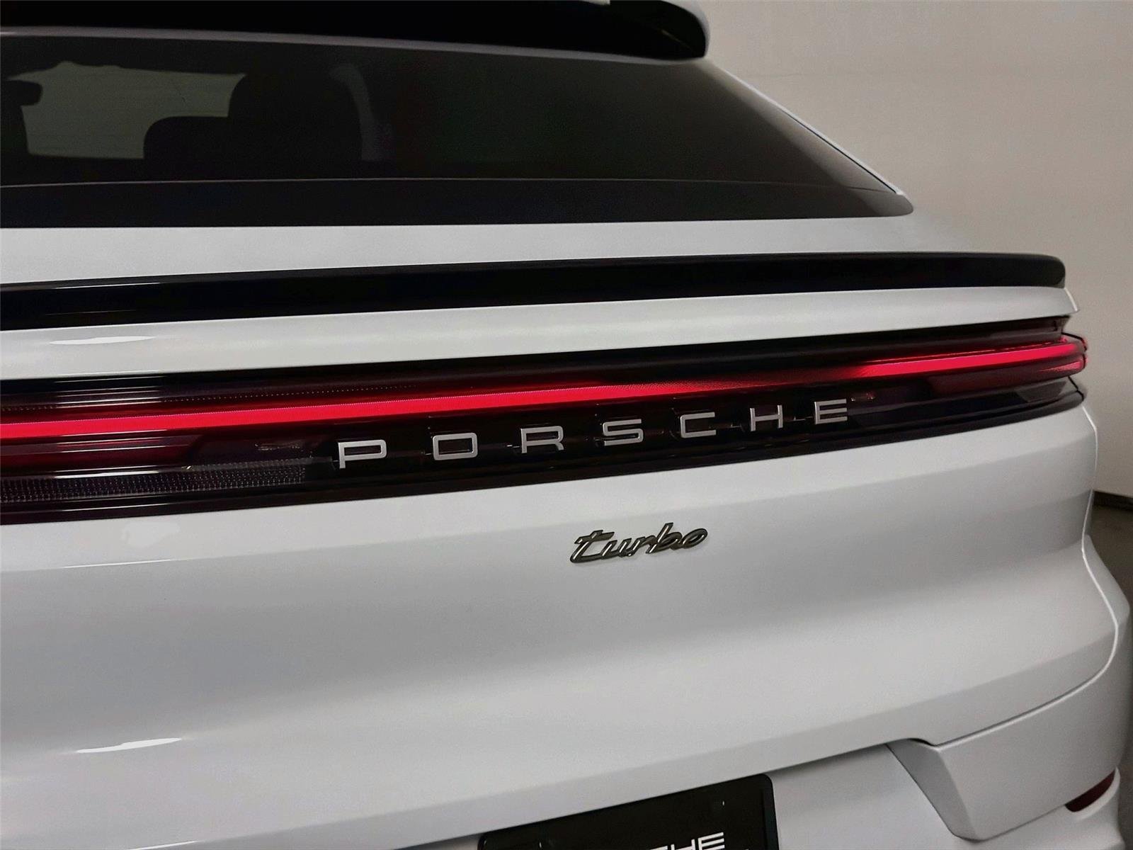 Certified Used 2025 Carrara White Metallic Porsche Turbo E-Hybrid Coupé image 17