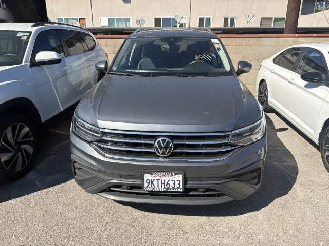 2023 Volkswagen Tiguan photo 2