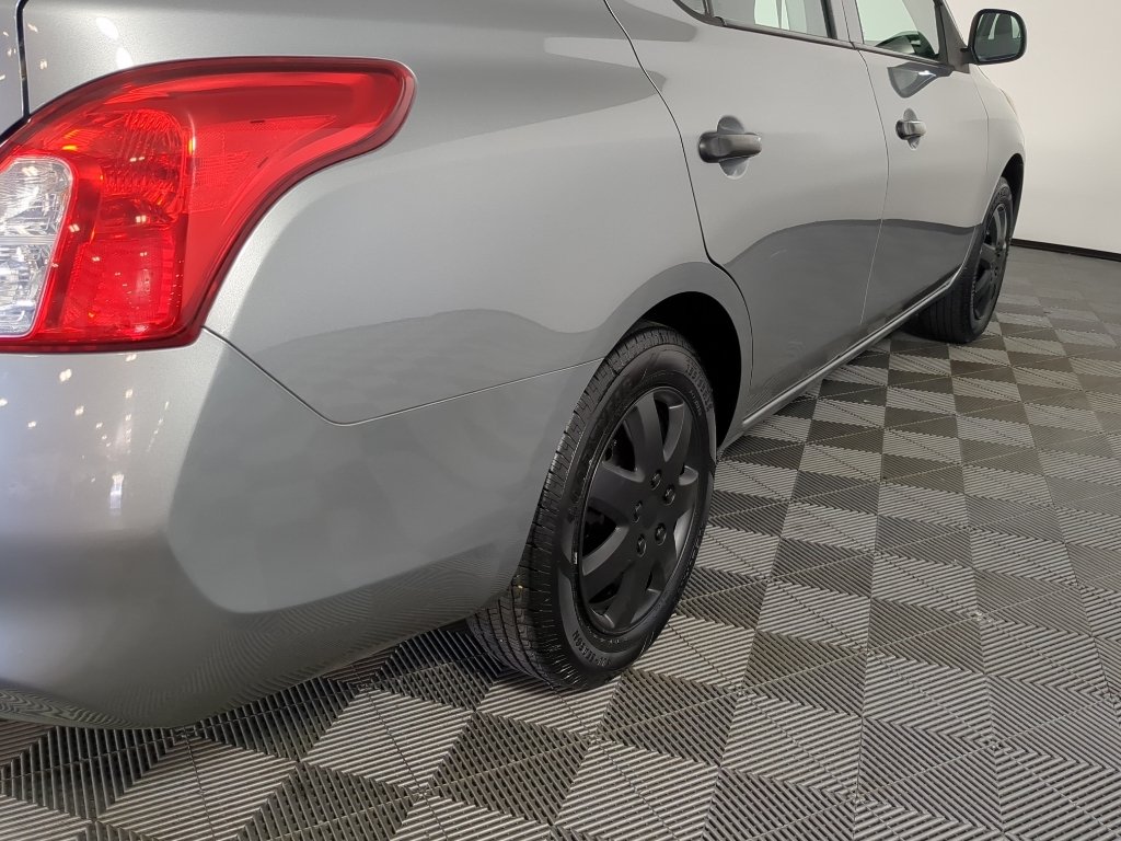 Used 2014 Magnetic Gray Nissan S image 10