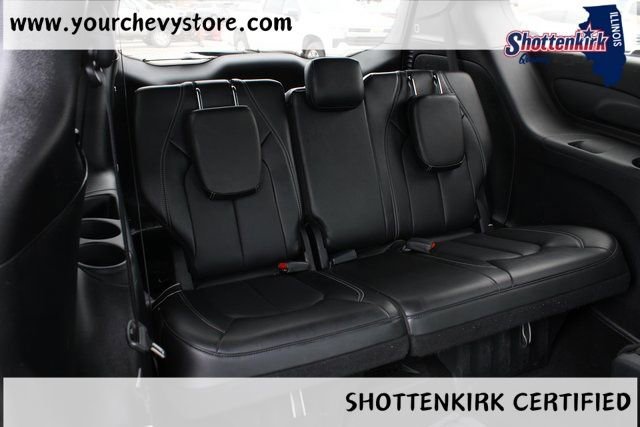 Used 2025 White Chrysler Select image 17