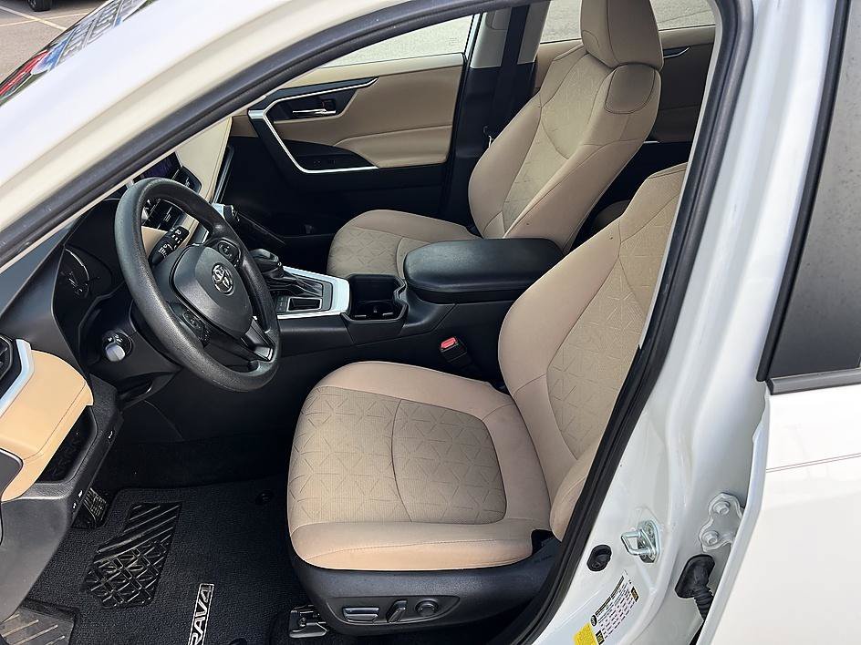 Used 2024 Ice Toyota XLE image 13
