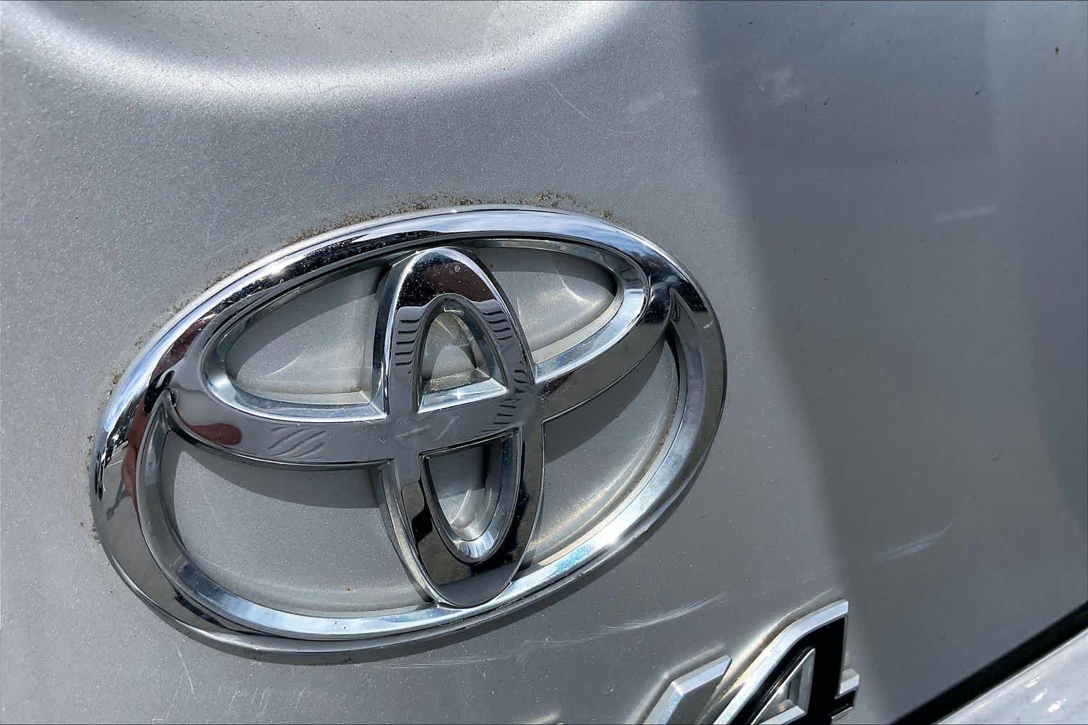 Used 2012 Classic Silver Metallic Toyota  image 10