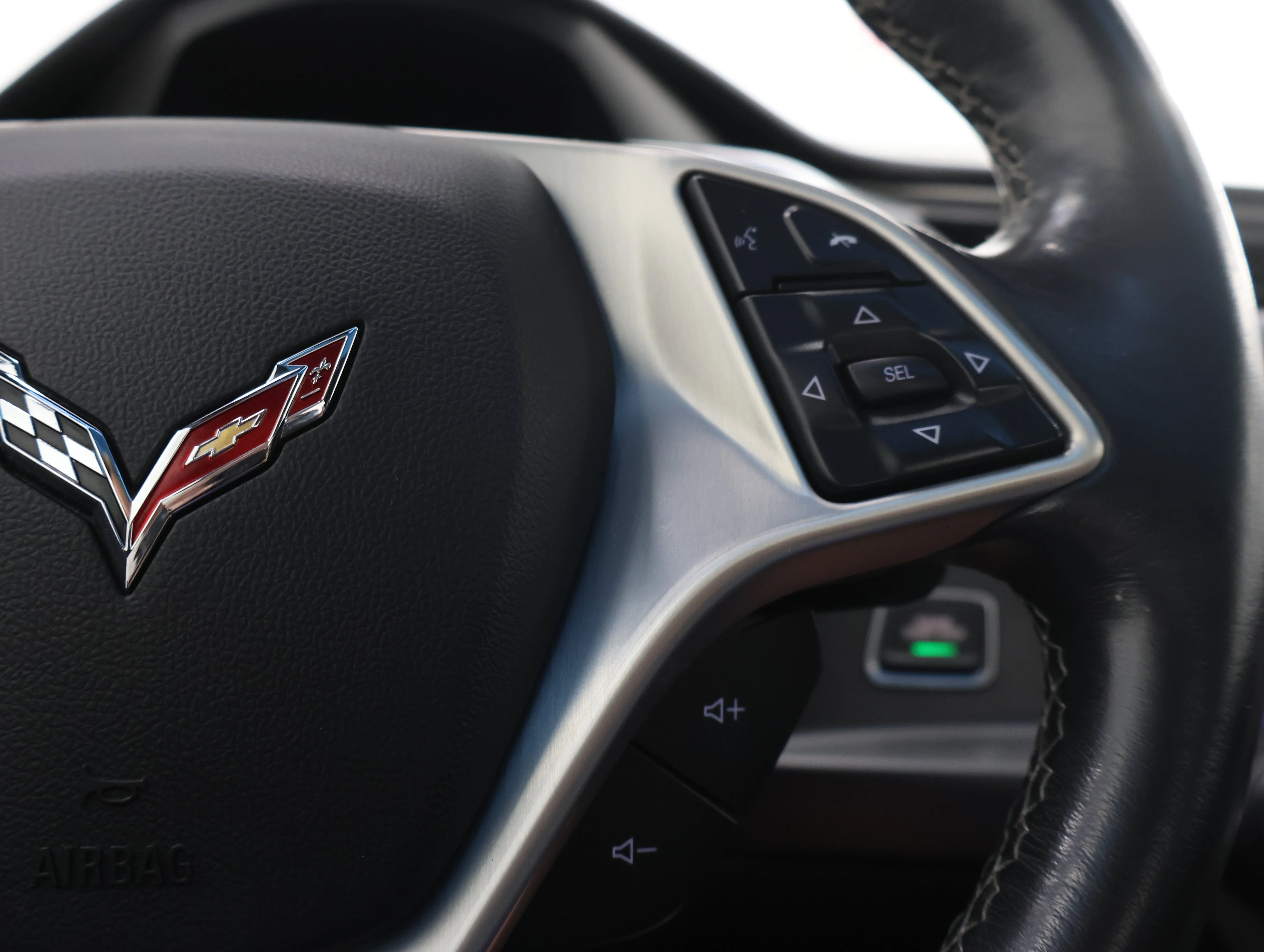 Used 2015 Arctic White Chevrolet Stingray Z51 image 13