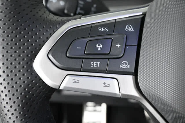 New 2026 Opal White Pearl Volkswagen SE R-Line Black image 23