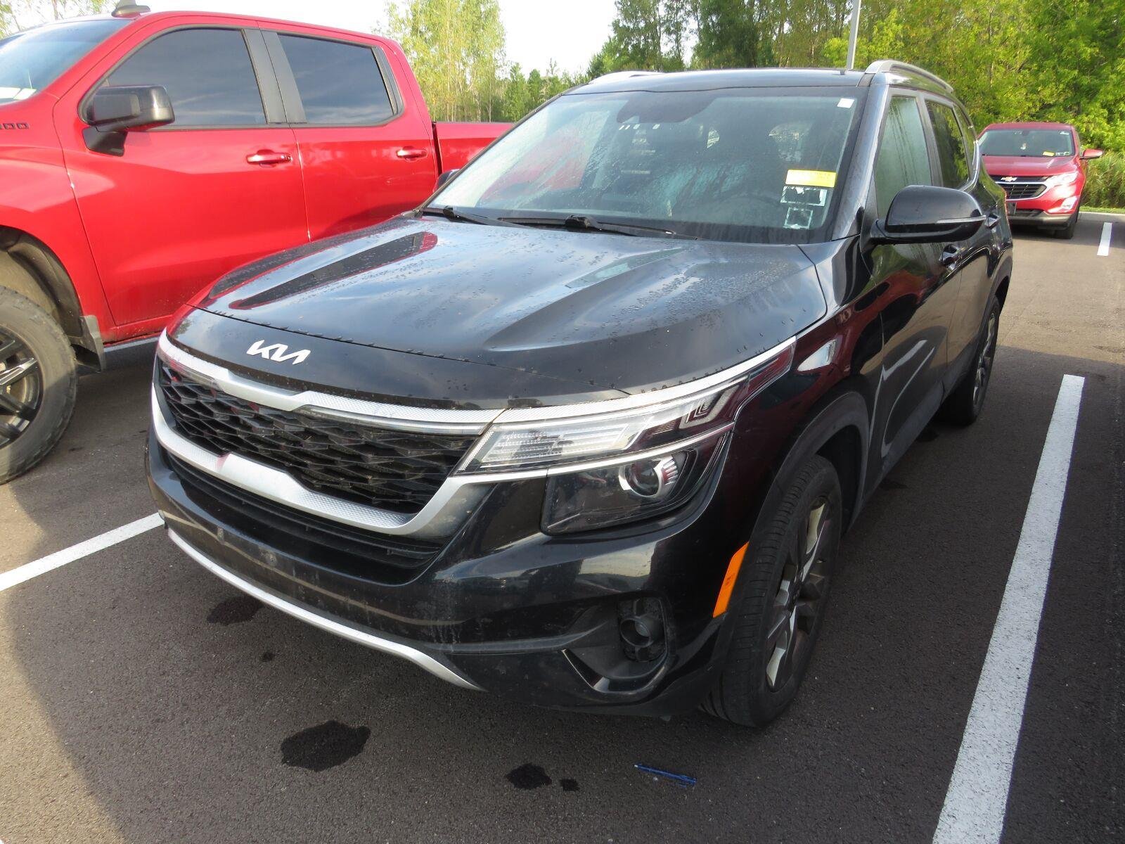 Used 2022 Cherry Black Kia S image 5