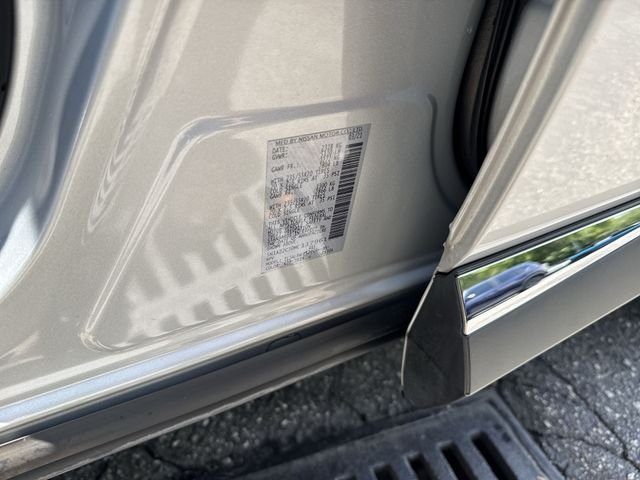 Used 2021 Silver Nissan SL image 37