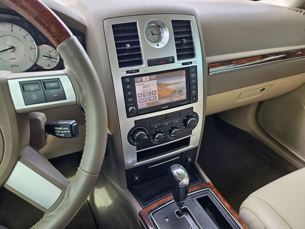 Used 2009 Brilliant Black Chrysler Hemi image 19