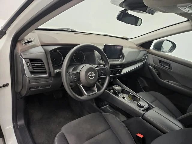 Used 2023 White Nissan S image 18