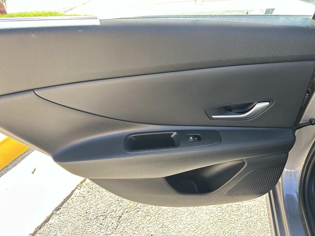Used 2024  Hyundai SE image 17