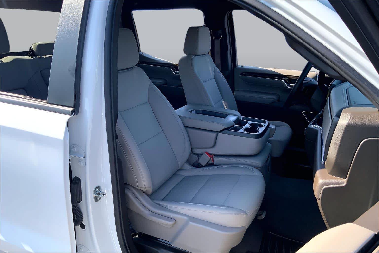 Used 2023 SUMMIT WHITE Chevrolet RST image 9